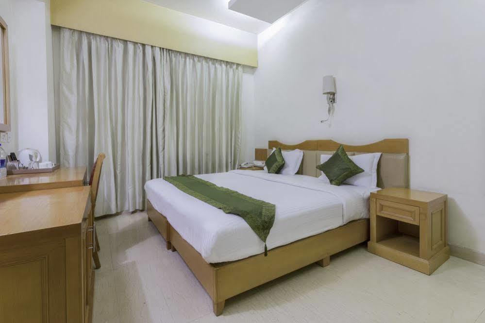 Hotel Bizzotel Gurgaon Exterior photo