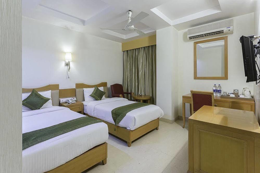 Hotel Bizzotel Gurgaon Exterior photo
